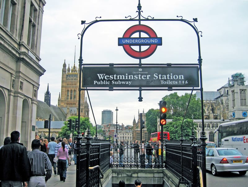 ロンドン 地下鉄 ウエストミンスター駅入口 ピノッキオさんのフォト 趣味人倶楽部(しゅみーとくらぶ)